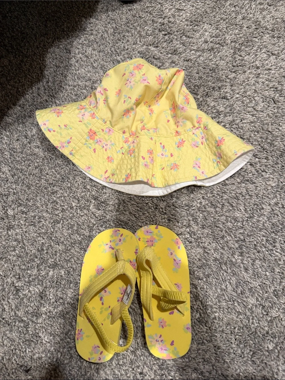OshKosh B'gosh Yellow Floral Hat and Flip Flop Set 2t hat/7/8 shoes - new!